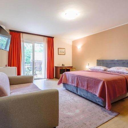 Bed & Breakfast Kastel Zbandaj Exterior photo