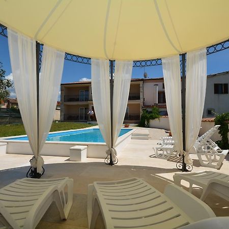 Bed & Breakfast Kastel Zbandaj Exterior photo