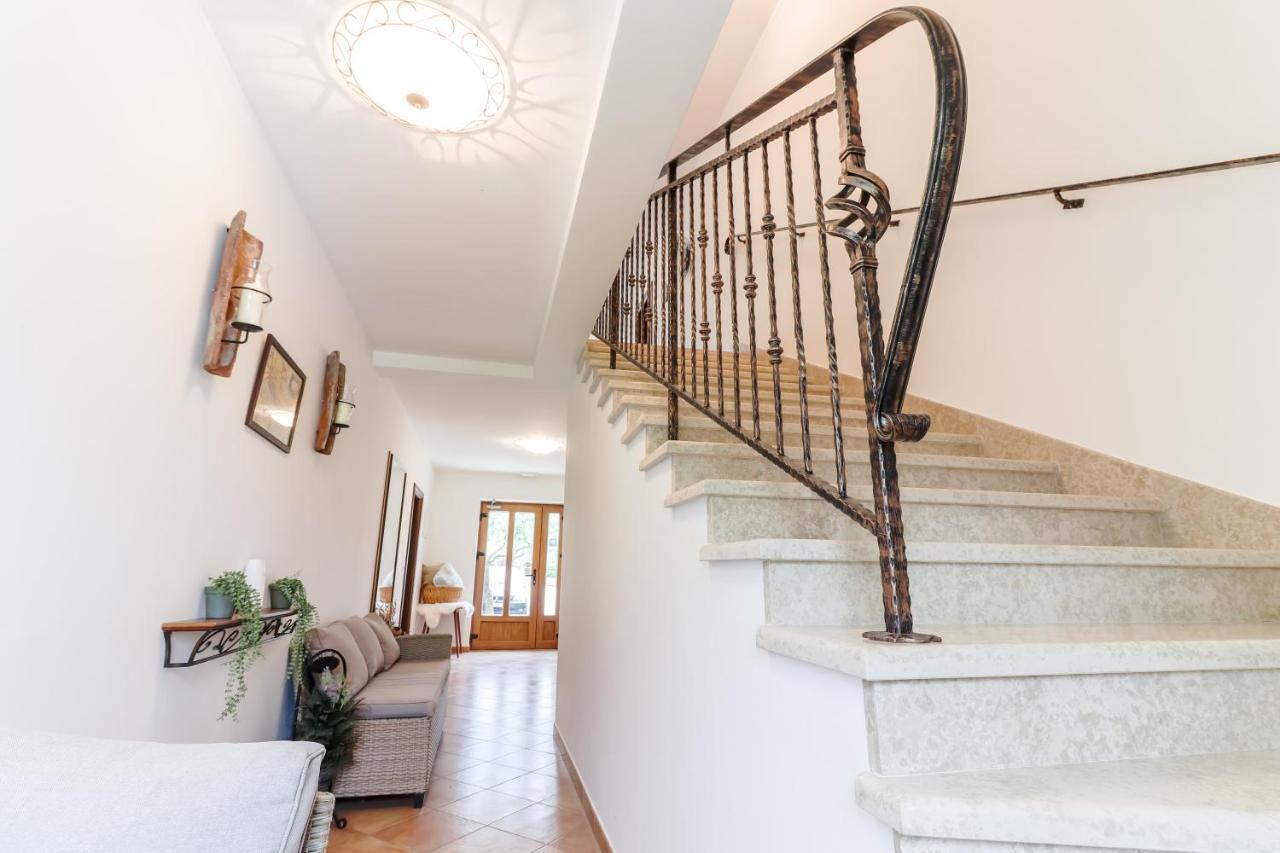 Bed & Breakfast Kastel Zbandaj Exterior photo