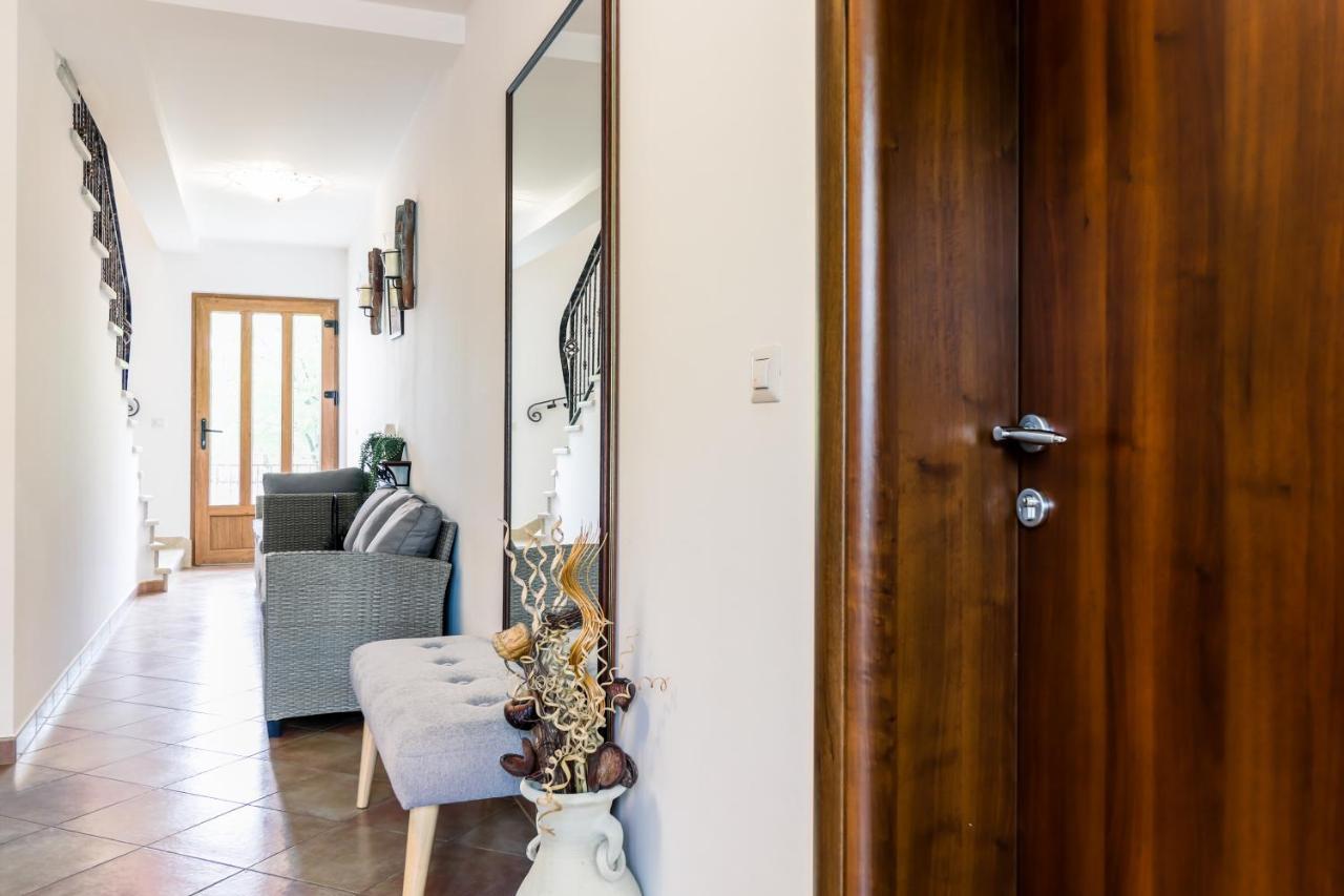 Bed & Breakfast Kastel Zbandaj Exterior photo